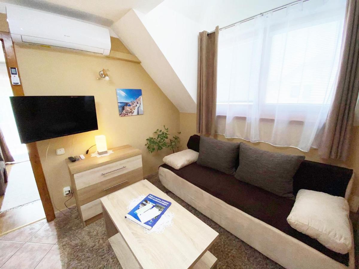 Apartman Siesta Buek - Buekfuerdo Eksteriør billede