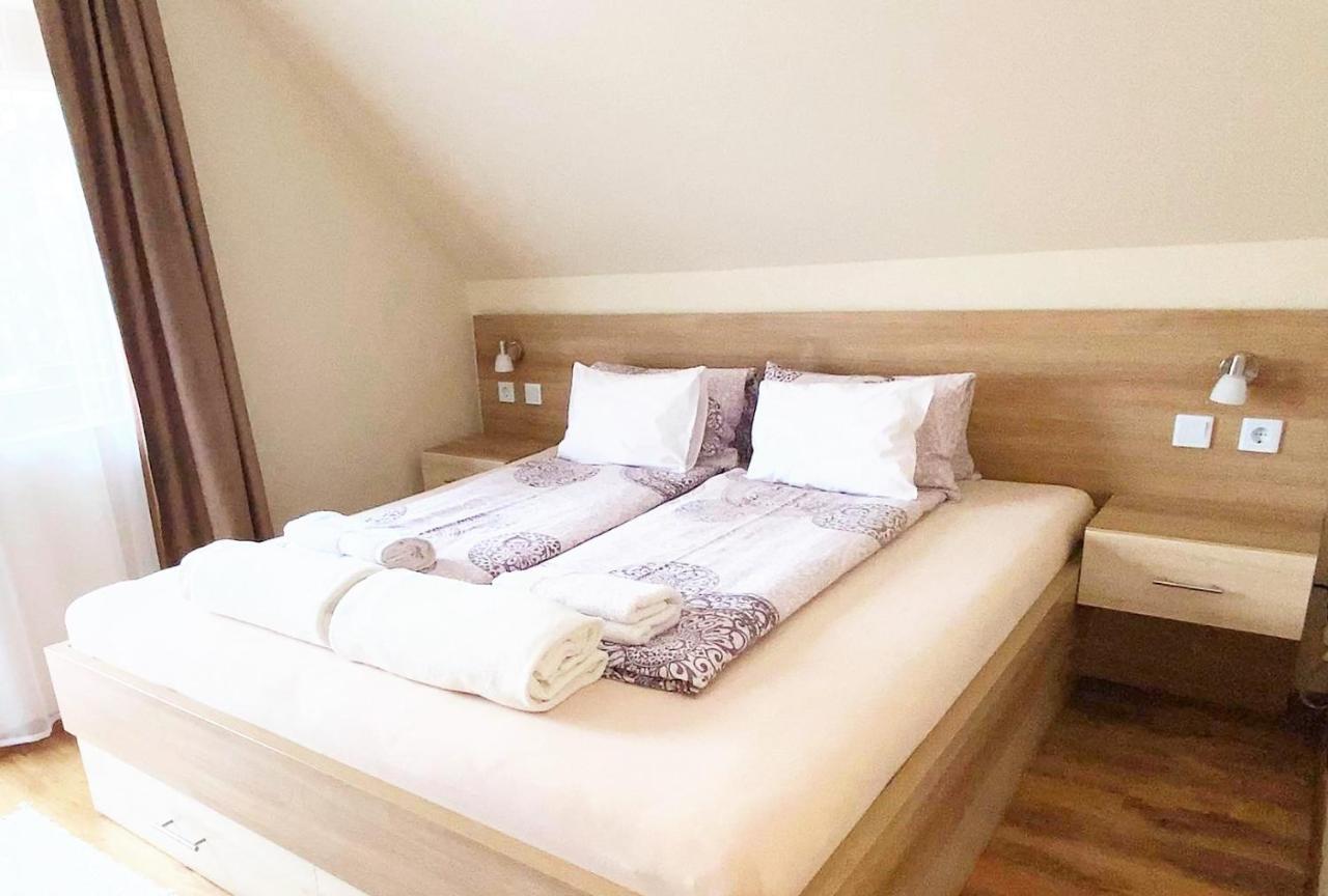Apartman Siesta Buek - Buekfuerdo Eksteriør billede