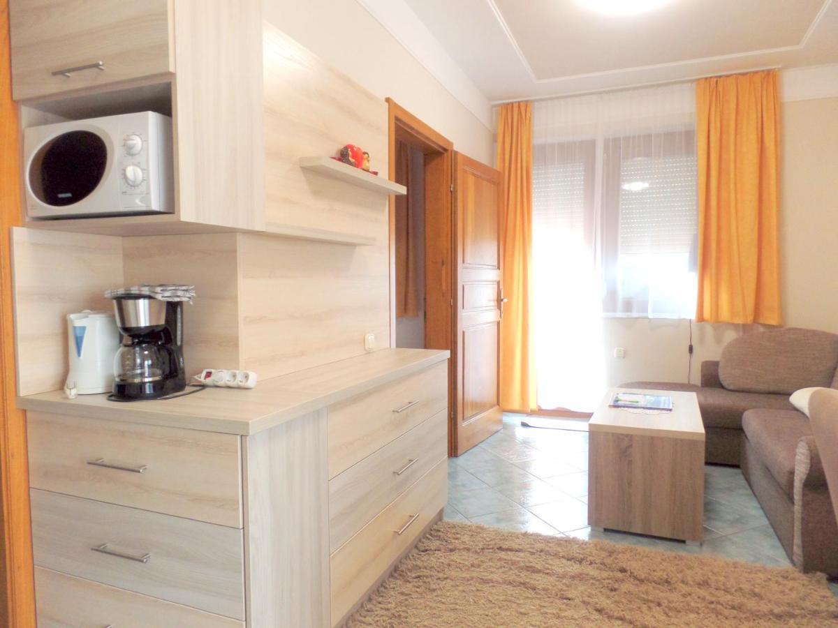 Apartman Siesta Buek - Buekfuerdo Eksteriør billede