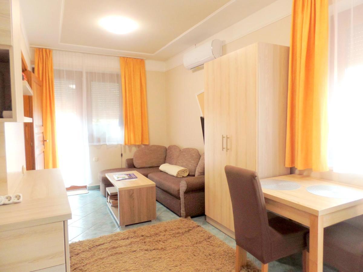 Apartman Siesta Buek - Buekfuerdo Eksteriør billede