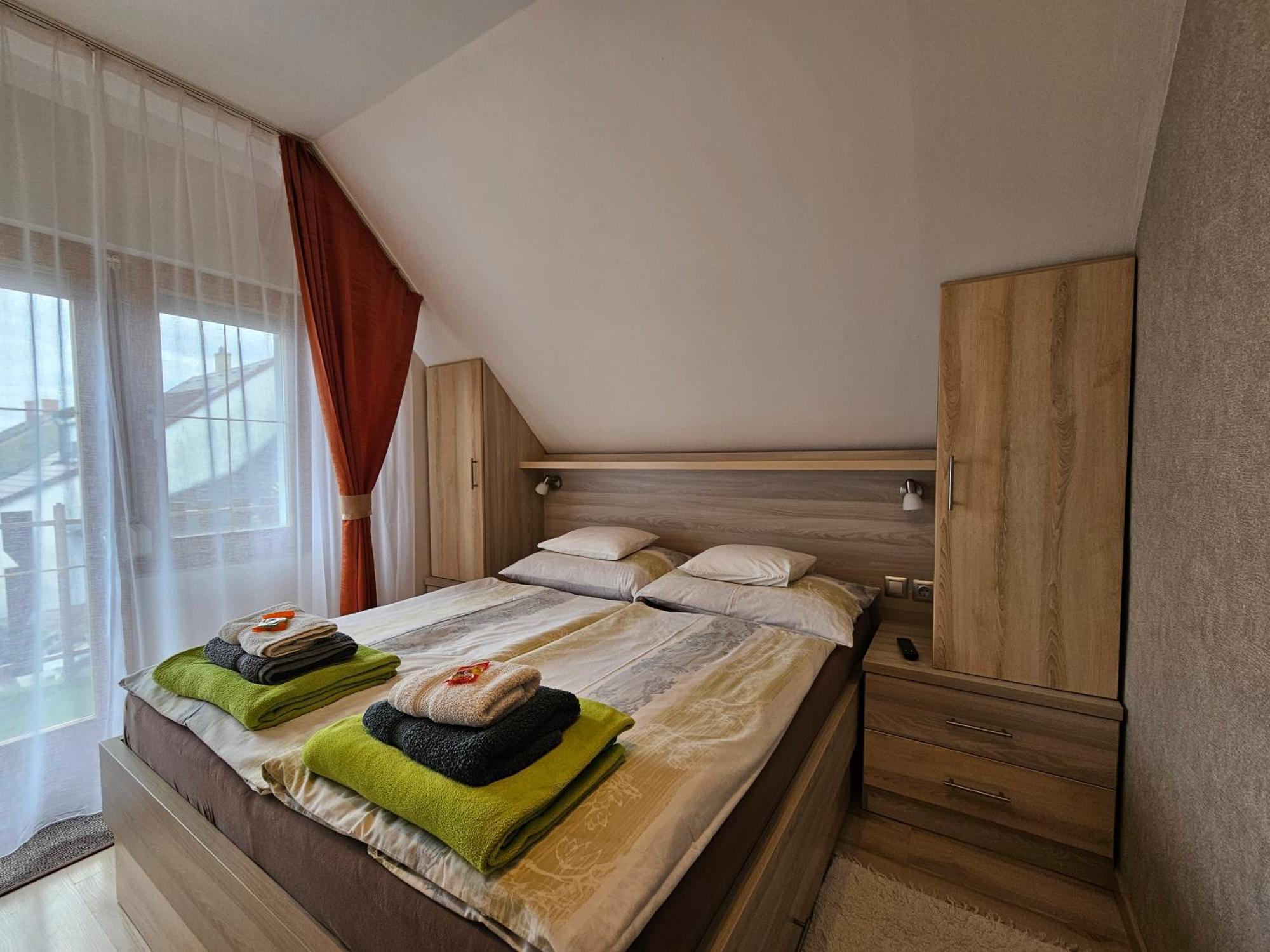 Apartman Siesta Buek - Buekfuerdo Eksteriør billede
